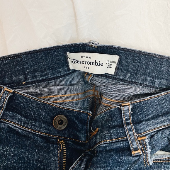 Abercrombie Distressed Jeans - Picture 3 of 5